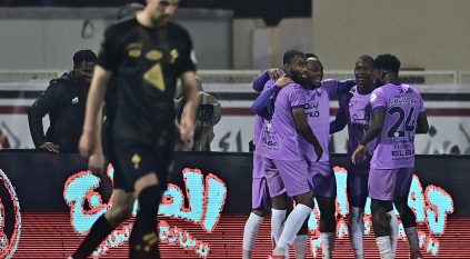 الخلود يواصل انتصاراته بثنائية ضد الفتح