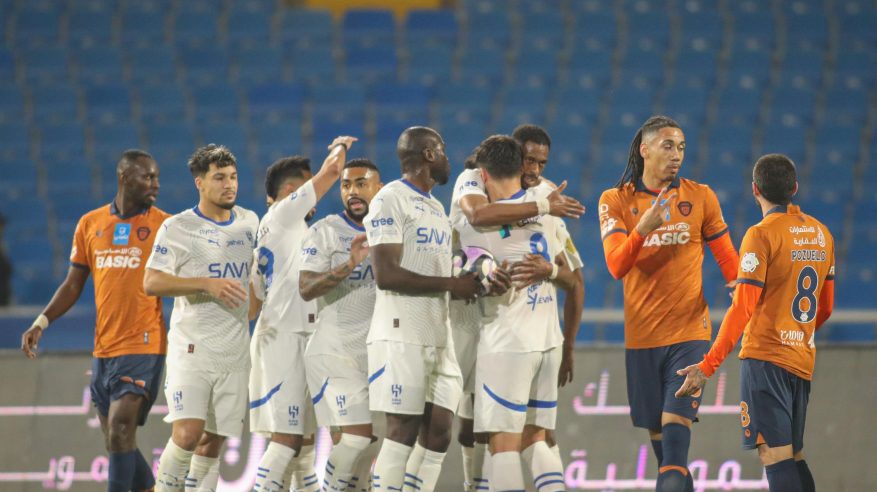 الهلال يستعيد توازنه بفوز صعب على الفيحاء