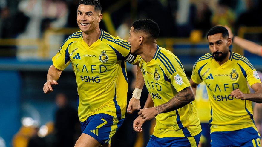 بثلاثية.. النصر يعبر الخلود