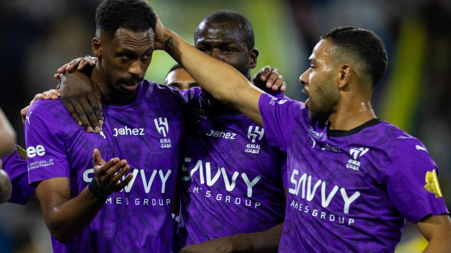 بثنائية.. الهلال يتجاوز التعاون