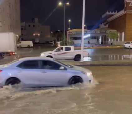 شاهد.. حالة مطرية غزيرة على محافظتي الخرج والدلم