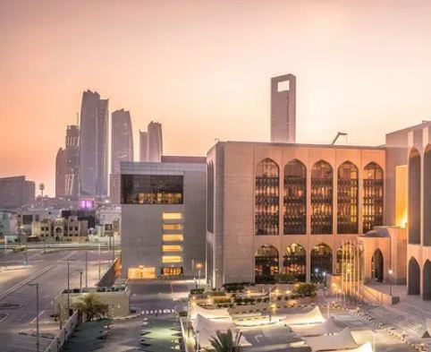 بنوك مركزية خليجية تثبت أسعار الفائدة