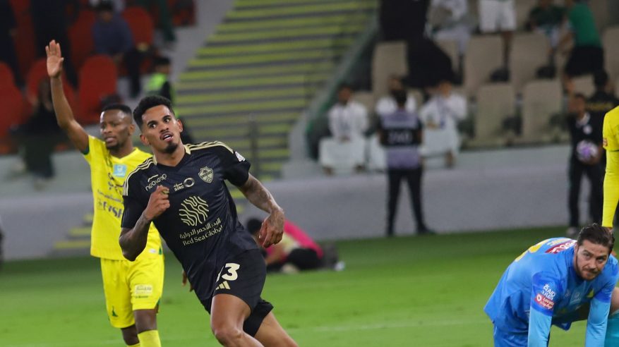 الأهلي يخطف تعادلًا قاتلًا ضد الخليج