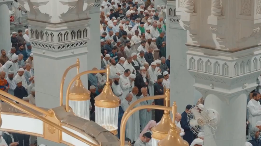 لقطات من صلاة التراويح في المسجد الحرام ليلة 11 رمضان