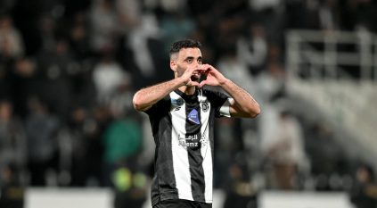 بالأرقام.. حمدالله يتألق في ديربيات دوري المحترفين