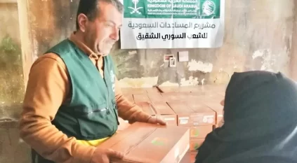 مركز الملك سلمان للإغاثة يوزّع 7.600 كرتون من التمور في حلب