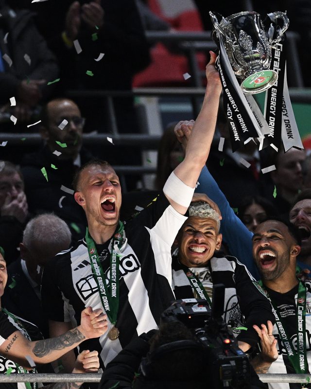 نيوكاسل بطل كأس الرابطة
