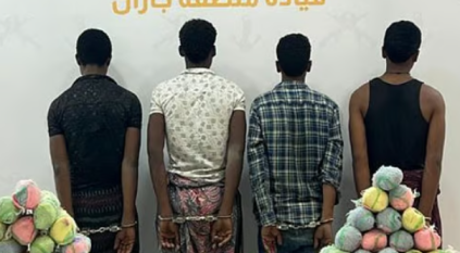 إحباط ترويج 720 كيلوجرامًا من القات والإطاحة بـ4 مهربين بجازان