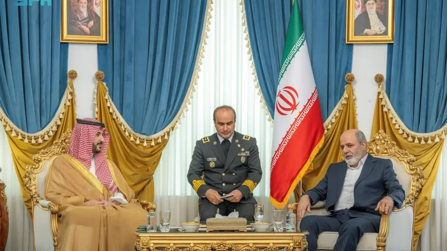 خالد بن سلمان يلتقي أمين المجلس الأعلى للأمن القومي الإيراني