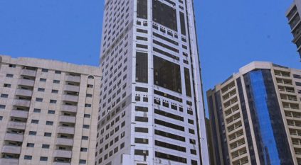 5 وفيات و19 إصابة في حريق برج سكني بالشارقة