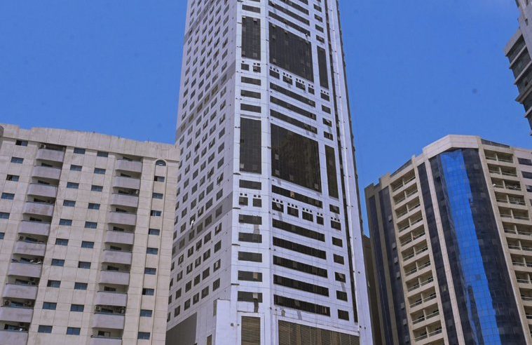 5 وفيات و19 إصابة في حريق برج سكني بالشارقة
