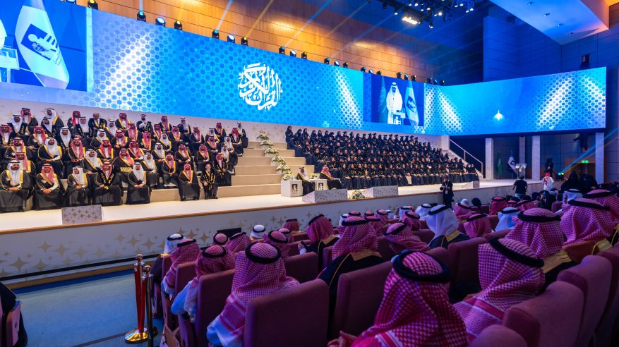 محمد بن خالد يرعى حفل تخرج طلاب الدراسات العليا بجامعة الفيصل