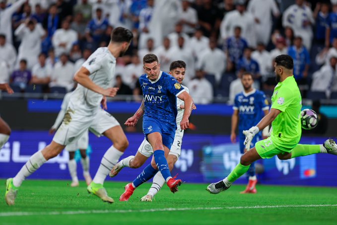 التعادل الإيجابي يحسم مباراة الهلال والشباب