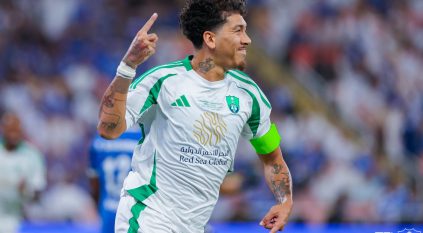 بثنائية.. الأهلي يتفوق على الهلال في الشوط الأول