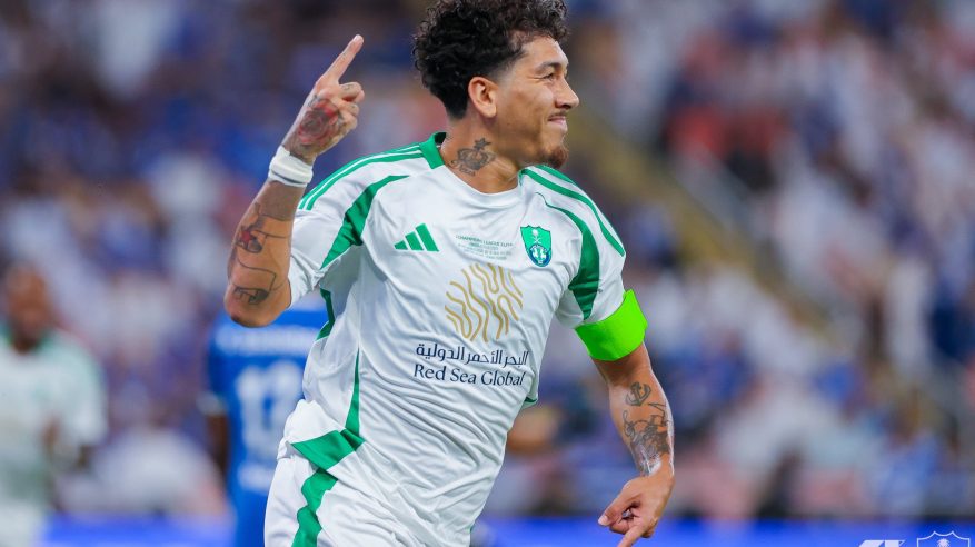 بثنائية.. الأهلي يتفوق على الهلال في الشوط الأول