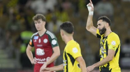 بثلاثية.. الاتحاد يتقدم على الاتفاق في الشوط الأول