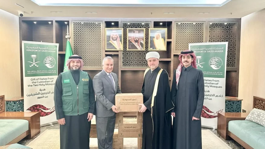 مركز الملك سلمان للإغاثة يسلم 25 طنًّا من التمور هدية السعودية لروسيا 