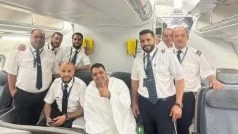 قصة صورة.. عامر عادت الطائرة أدراجها مرتين من أجله ليؤدي الحج
