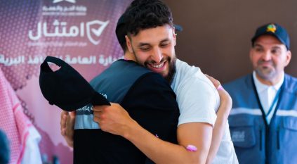 شاب بلجيكي يقطع آلاف الكيلومترات على دراجة لأداء الحج