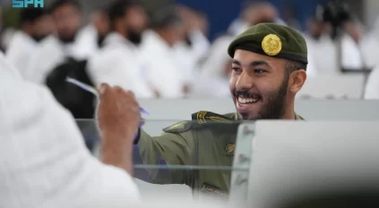 جوازات مطار الملك عبدالعزيز تواصل استقبال رحلات ضيوف الرحمن القادمين لأداء حج 1446