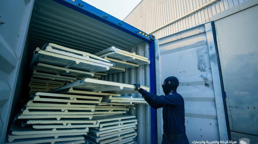 إحباط تهريب أكثر من 1.5 مليون حبة كبتاجون مخبأة في إرسالية ألواح عازلة