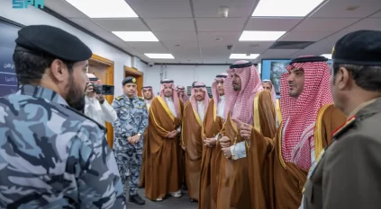 عبدالعزيز بن سعود يتابع سير العمل في مركز عمليات أمن المسجد النبوي الشريف