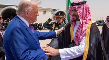 ولي العهد يستقبل الرئيس الأميركي دونالد ترامب في مطار الملك خالد بالرياض