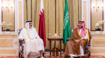 ولي العهد يلتقي أمير دولة قطر