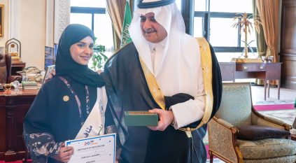 فهد بن سلطان يستقبل طلاب وطالبات مدارس الملك عبدالعزيز الفائزين في تحدي فيرست للروبوتات