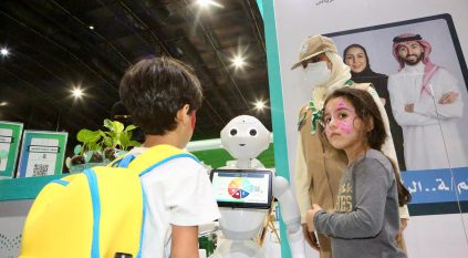 استشارات تعليمية ومبادرات نوعية في جناح تعليم الرياض بالمعرض الدولي للمدارس