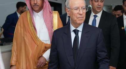 السفير الصالح يتفقّد صالة مبادرة طريق مكة في مطار محمد الخامس 