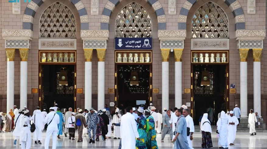 أبواب المسجد النبوي تصاميم فريدة وتفاصيل معمارية تجسد الهوية الإسلامية