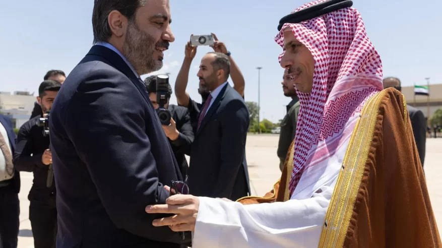 وصول فيصل بن فرحان والوفد الاقتصادي رفيع المستوى إلى دمشق في زيارة رسمية