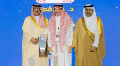 وزير الصحة يكرم خالد القطَّان رائد زراعة الرئة في السعودية