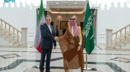 فيصل بن فرحان يستقبل وزير الخارجية الإيراني