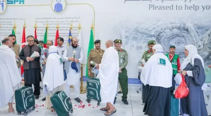 وصول أولى رحلات مستفيدي طريق مكة من باكستان إلى مطار الملك عبدالعزيز
