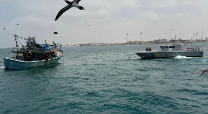 حرس الحدود ينقذ 10 مقيمين بعد جنوح واسطتهم البحرية في مكة المكرمة 