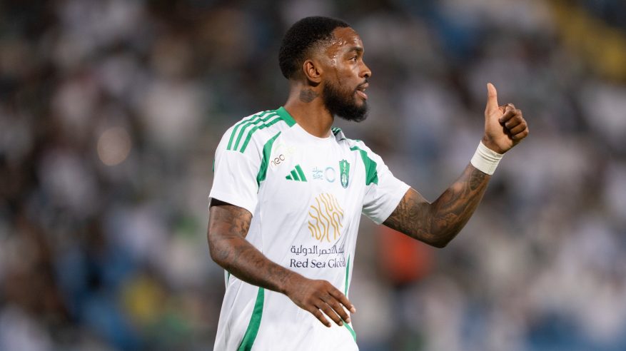 الأهلي يكسب الرياض بهدف إيفان توني