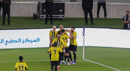 الاتحاد يُعزز صدارته لدوري روشن بثلاثية في الفيحاء