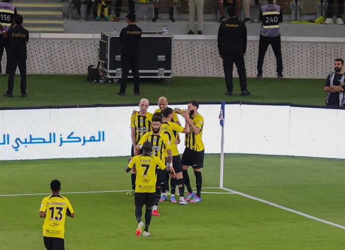 الاتحاد يُعزز صدارته لدوري روشن بثلاثية في الفيحاء