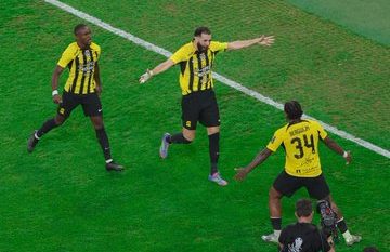 في الشوط الأول.. الاتحاد يتفوق على القادسية بنهائي أغلى الكؤوس