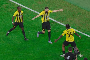 في الشوط الأول.. الاتحاد يتفوق على القادسية بنهائي أغلى الكؤوس
