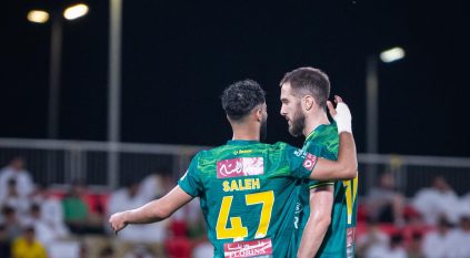 الخليج يقلب الطاولة على العروبة ويفوز بثنائية