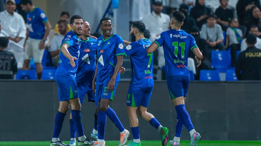 بثنائية.. الفتح يتقدم على الهلال في الشوط الأول