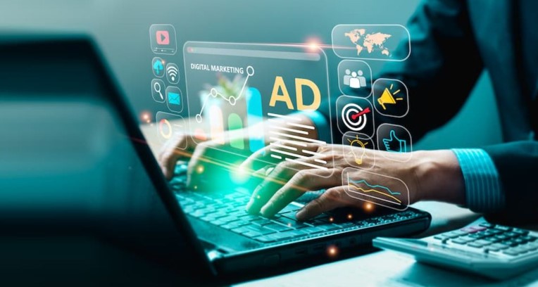 دراسة إعلامية توصي بتعزيز التخصص في المحتوى الرقمي لبناء هوية رقمية قوية مستدامة