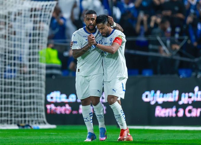 في مباراة مثيرة.. الهلال يخطف فوزًا قاتلًا من الفتح