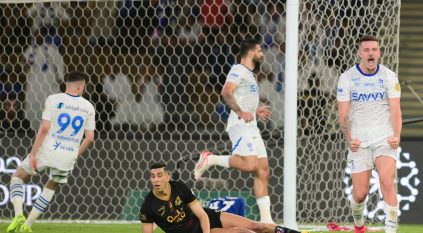 الهلال يخطف تعادلًا قاتلًا من الوحدة