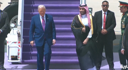 ولي العهد يستقبل الرئيس الأميركي دونالد ترامب في مطار الملك خالد بالرياض