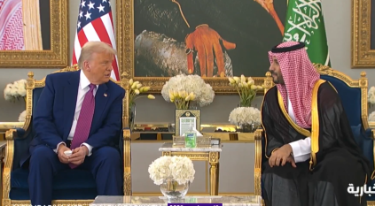 حديث جانبي بين ولي العهد وترامب