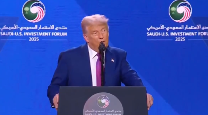 بطلب من ولي العهد.. ترامب يعلن رفع العقوبات عن سوريا